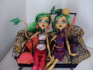 Mattel's Interpretation of Chinese Dragon Imagery in the Character of Jinafire Long from Monster High