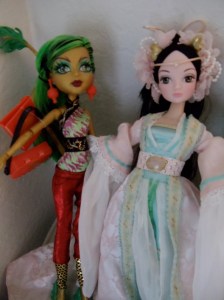 Monster High's Dragon "Jinafire Long" as compared with Kurhn's Dragon Princess